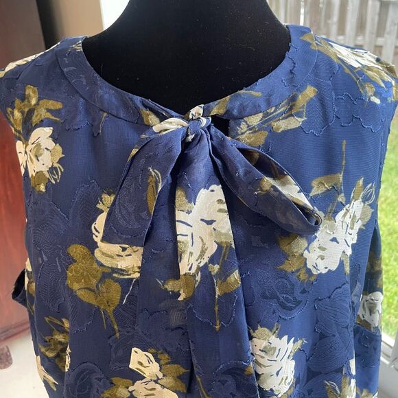 Talbots SZ 2XP Navy Blue Floral Sleeveless Tie Neck Floral Blouse Mature Cottage - Picture 4 of 9